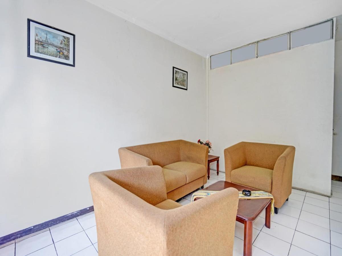 Oyo 90403 Gosepa Ngagel Hotel Surabaya Exterior photo